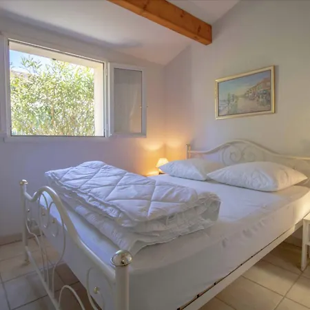 Small House With Garden - With Pool Frejus