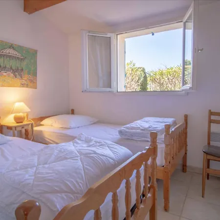 Holiday home Small House With Garden - With Pool Frejus