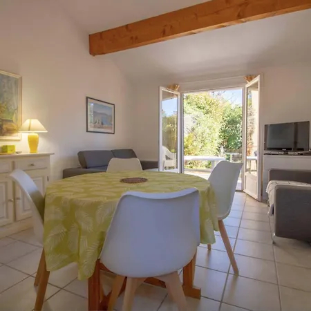 Holiday home Small House With Garden - With Pool